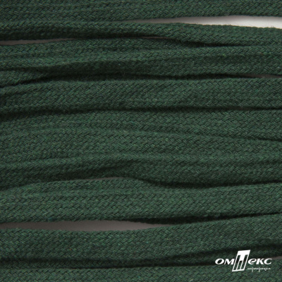 Шнур плетеный d-8 мм плоский, 70% хлопок 30% полиэстер, уп.85+/-1 м, цв.1016-т.зеленый - купить в Тольятти. Цена: 742.50 руб.